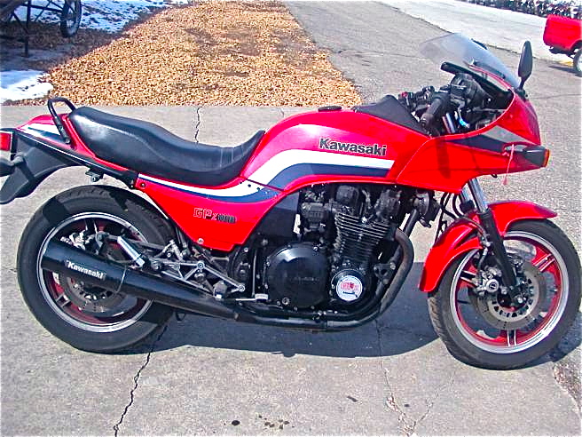 kawasaki-gpz1100-1